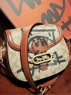 NWT Authentic Coach Jade Saddle Bag In Signature Canvas With Rexy By Guang Yu